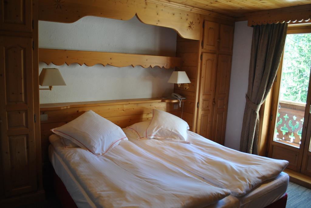 Family Room Mont-Blanc view,79380687:JPEG